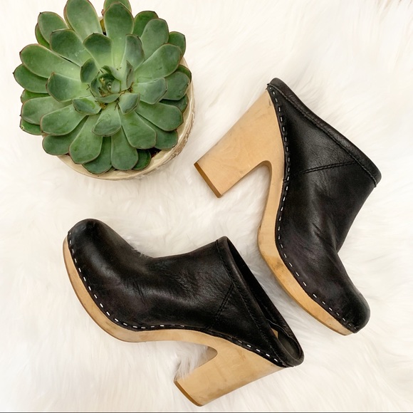 Dolce Vita Shoes - DOLCE VITA • ANTHRO | Black Leather Ackley Clogs